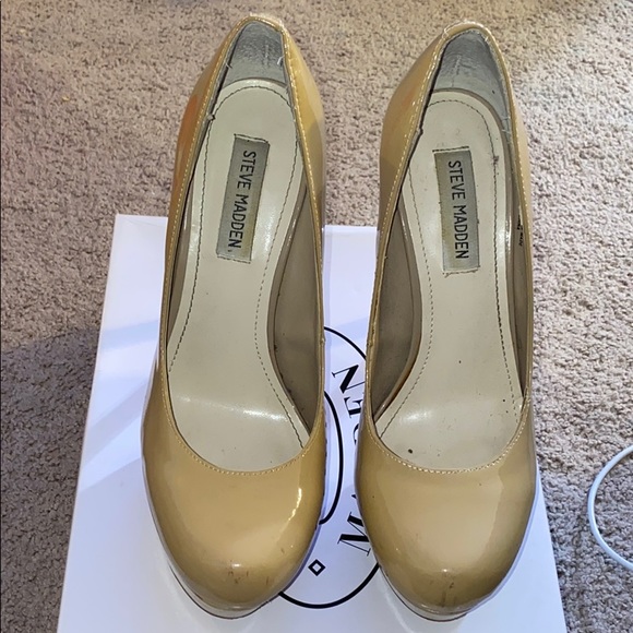 Steve Madden Nude Heels - Picture 2 of 6